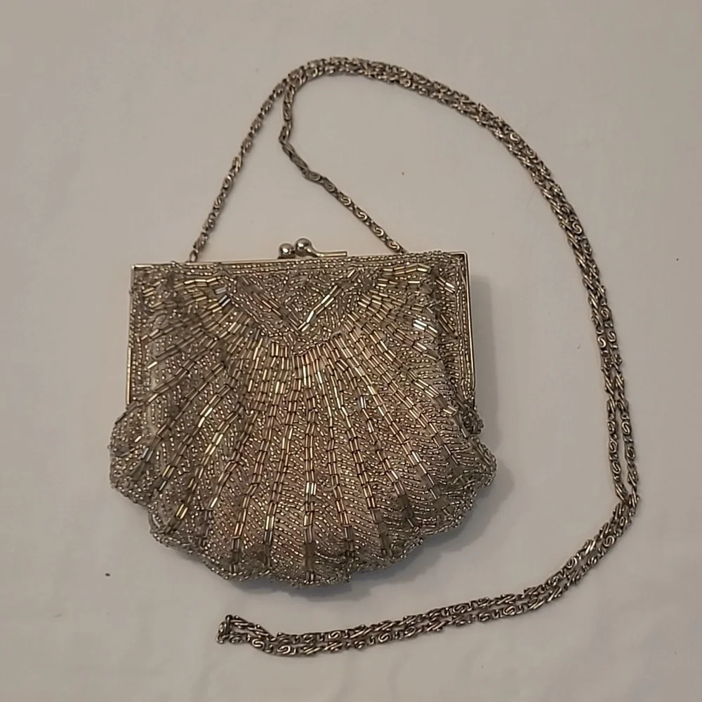 Vintage Shell Shaped Beaded Bag with Satin Lining Long Silver Tone Chain - Picture 4 of 13